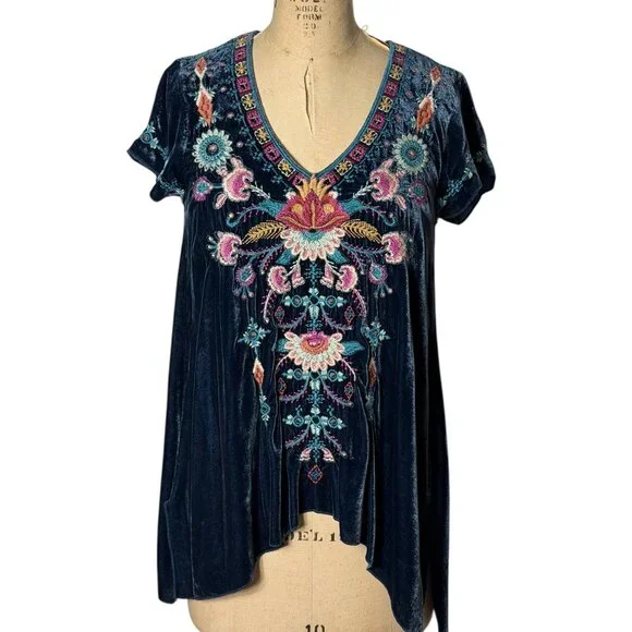 Gorgeous embroidered High-Low velvet top by Johnny Was Size S - Picture 1 of 6